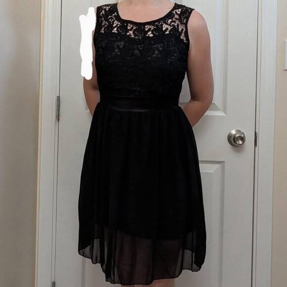 Dresses & Skirts - *2 FOR $20* Lacy Black Dress Size Small